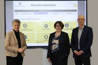 Vorstellung der Grundstückmarktinformationen 2025, v.l.n.r. die Ministerin Dr. Lydia Hüskens, Präsidentin des LVermGeo Cordula Jäger-Bredenfeld und Ralph Ackermann, Vorsitzender des Gutachterausschusses